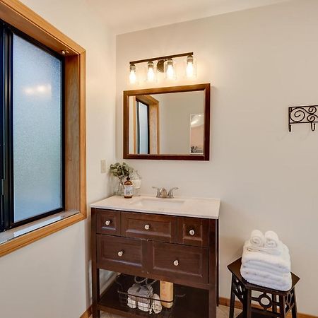 Cozy Central Point Bungalow On Working Winery! 외부 사진