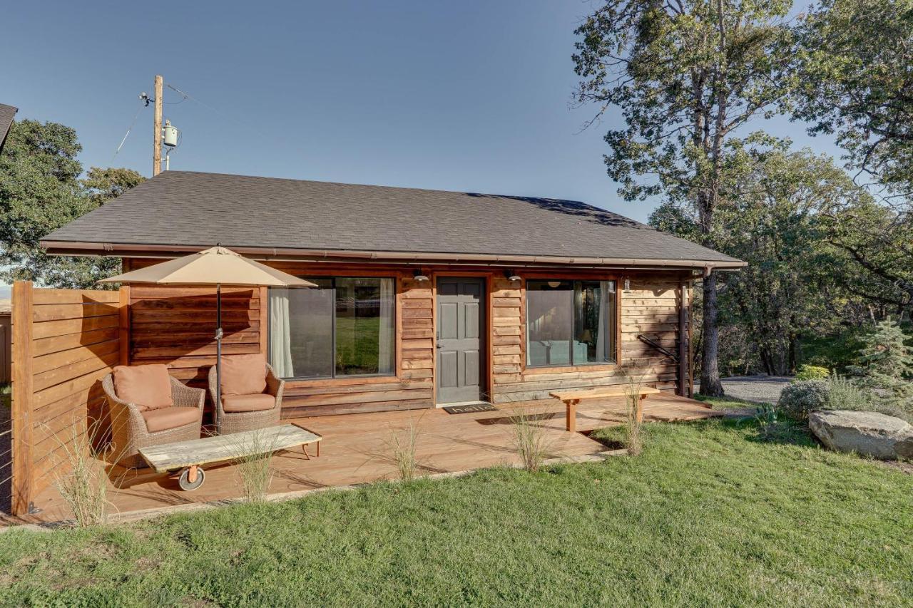Cozy Central Point Bungalow On Working Winery! 외부 사진