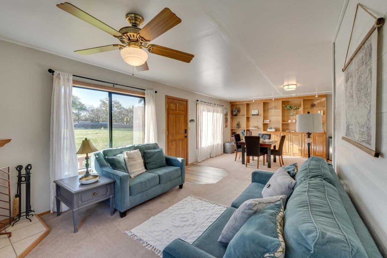 Cozy Central Point Bungalow On Working Winery! 외부 사진