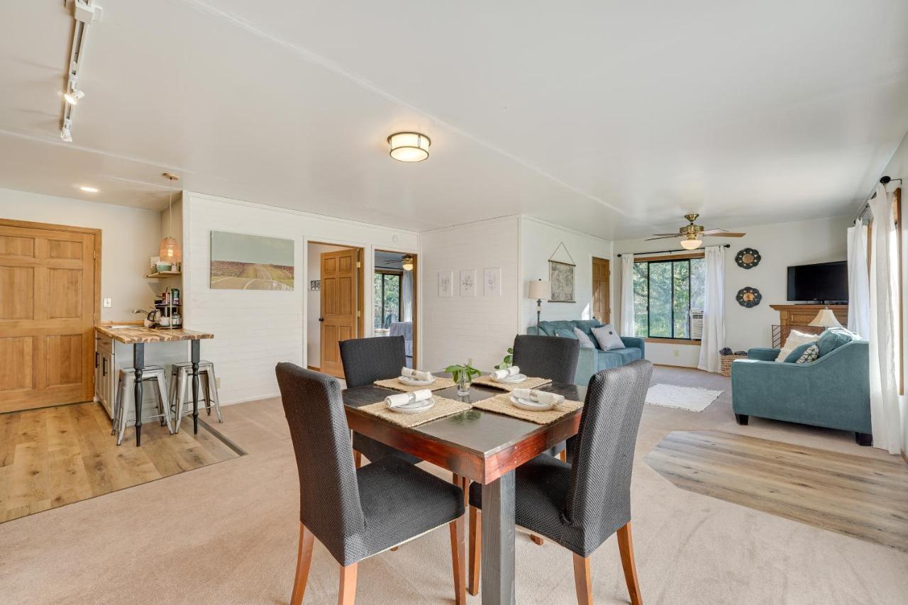 Cozy Central Point Bungalow On Working Winery! 외부 사진