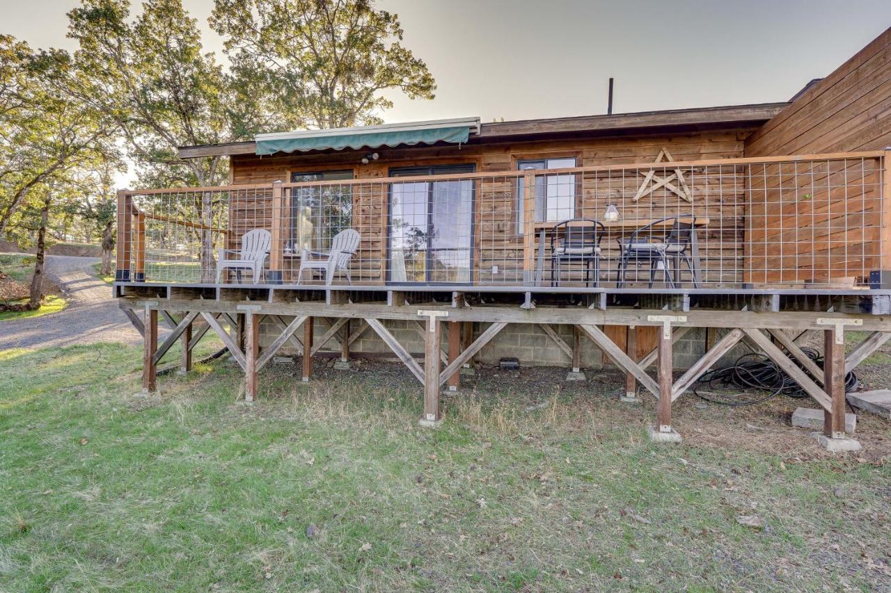 Cozy Central Point Bungalow On Working Winery! 외부 사진
