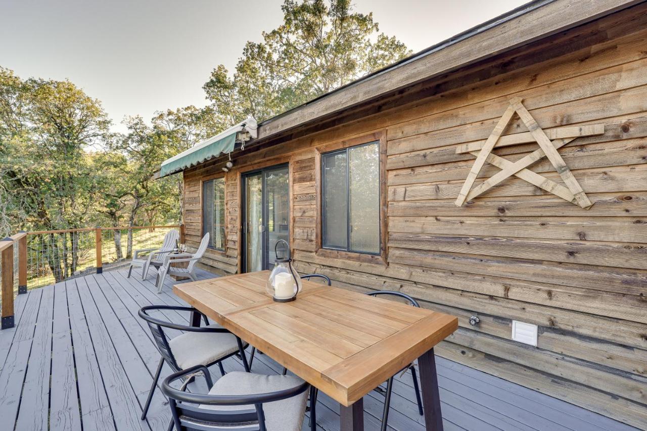 Cozy Central Point Bungalow On Working Winery! 외부 사진