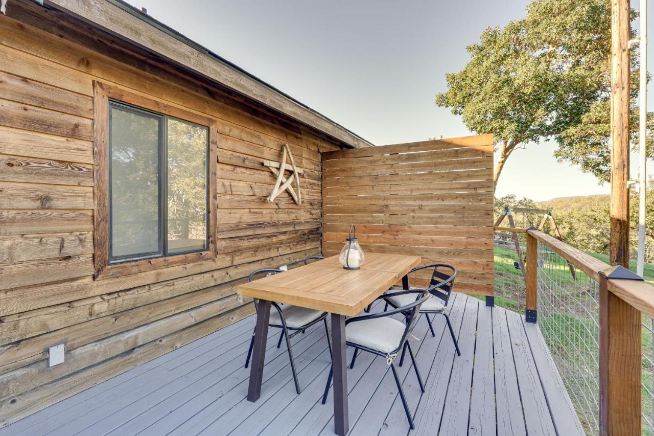 Cozy Central Point Bungalow On Working Winery! 외부 사진