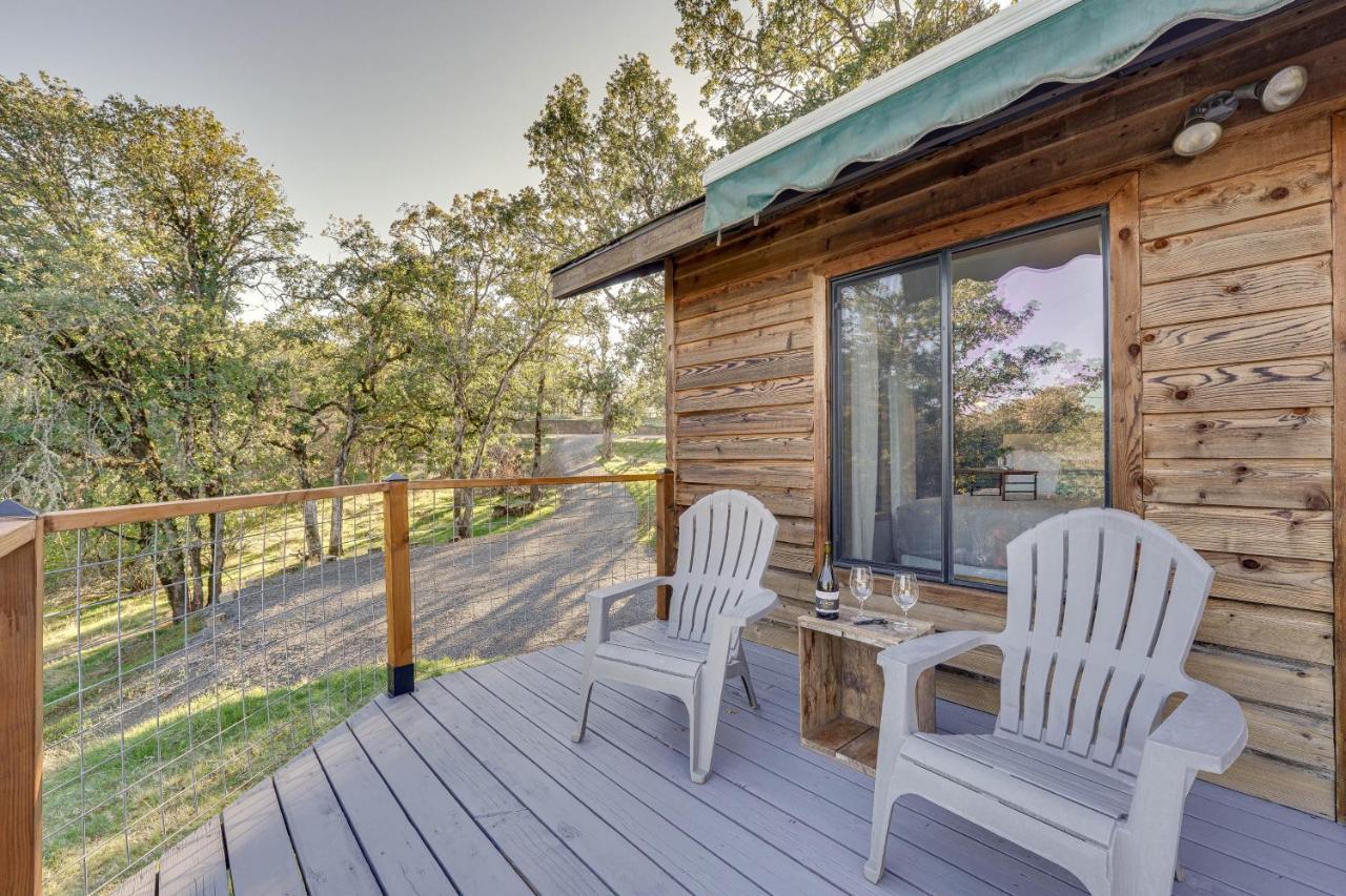 Cozy Central Point Bungalow On Working Winery! 외부 사진